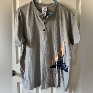 Walt Disney World 50th Anniversary Henley. Sz L. Gray